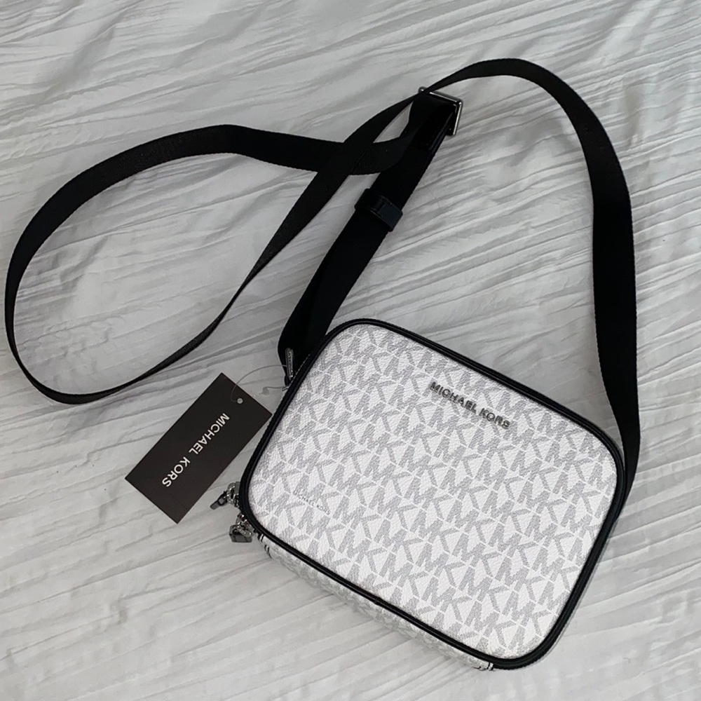 Micheal Kors cross body bag!! Genuine lether
